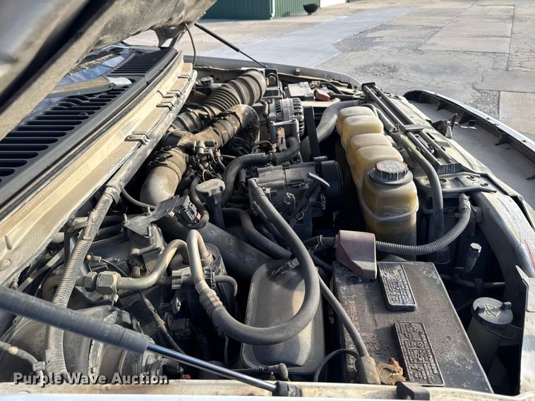 image for item EA2074 2001 Ford F350 Super Duty Crew Cab flatbed pickup truck