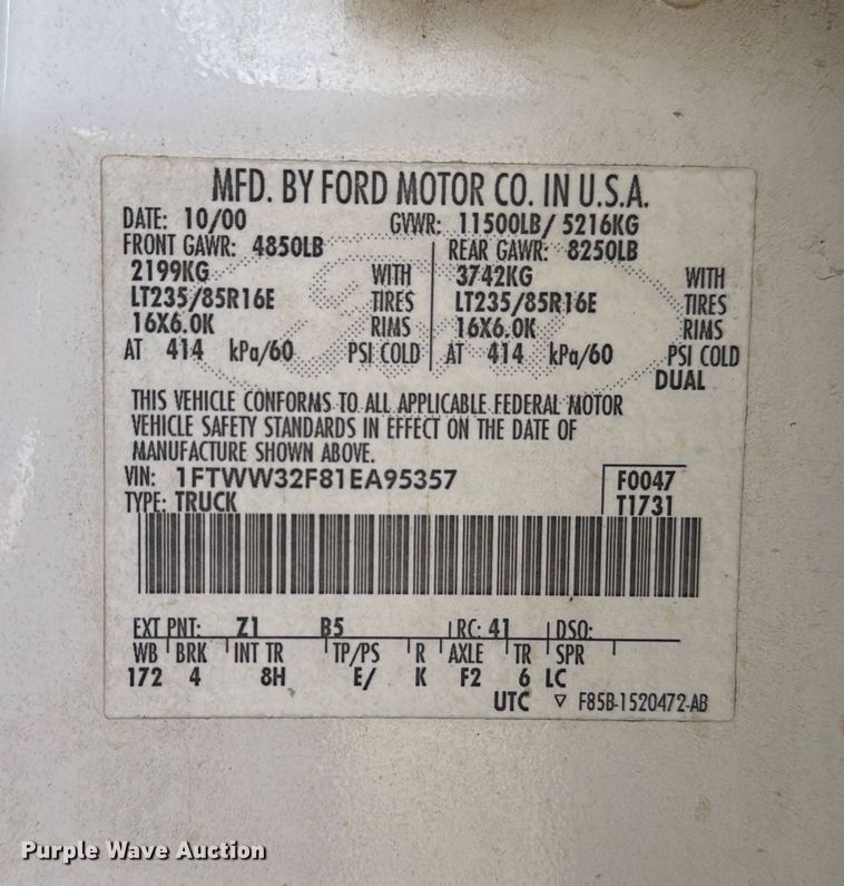 image for item EA2074 2001 Ford F350 Super Duty Crew Cab flatbed pickup truck