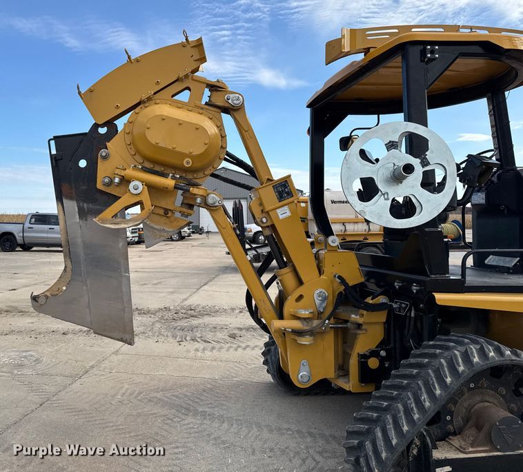image for item EA2075 2023 Vermeer RTX1250i2 vibratory cable plow