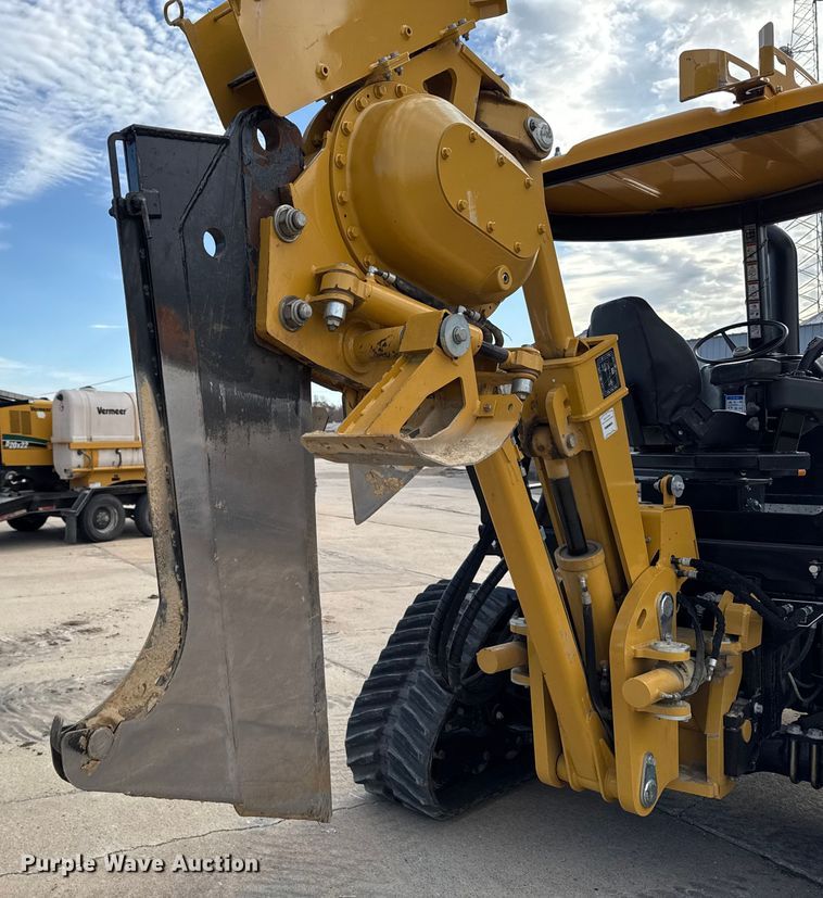 image for item EA2075 2023 Vermeer RTX1250i2 vibratory cable plow