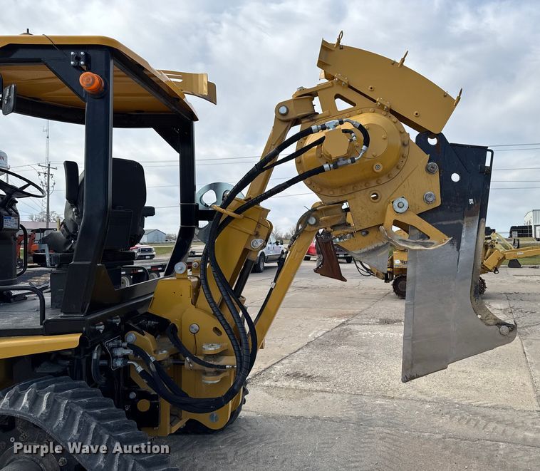 image for item EA2075 2023 Vermeer RTX1250i2 vibratory cable plow