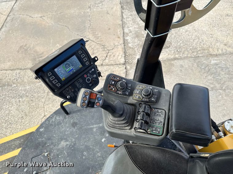 image for item EA2075 2023 Vermeer RTX1250i2 vibratory cable plow