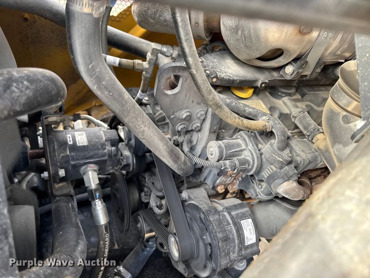 image for item EA2075 2023 Vermeer RTX1250i2 vibratory cable plow