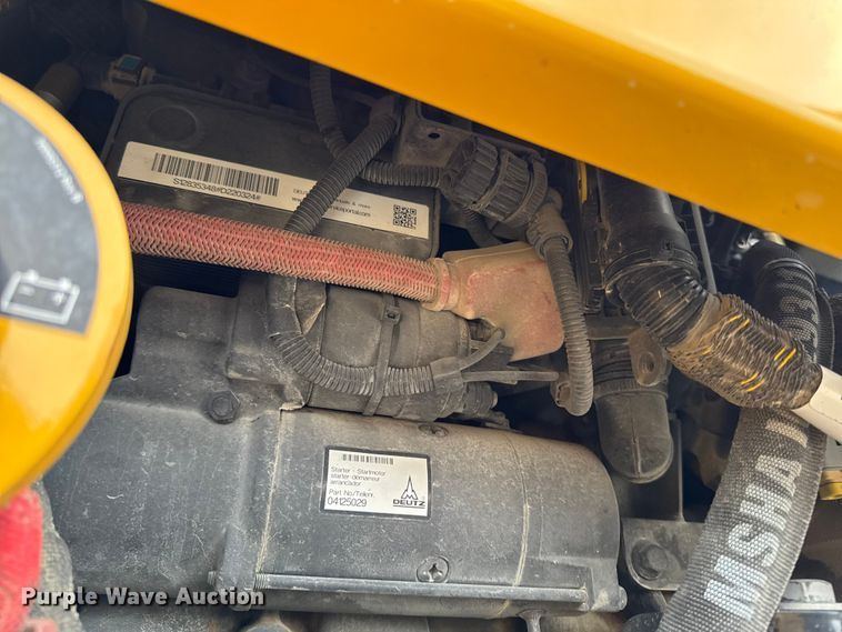 image for item EA2075 2023 Vermeer RTX1250i2 vibratory cable plow