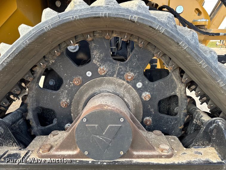 image for item EA2075 2023 Vermeer RTX1250i2 vibratory cable plow