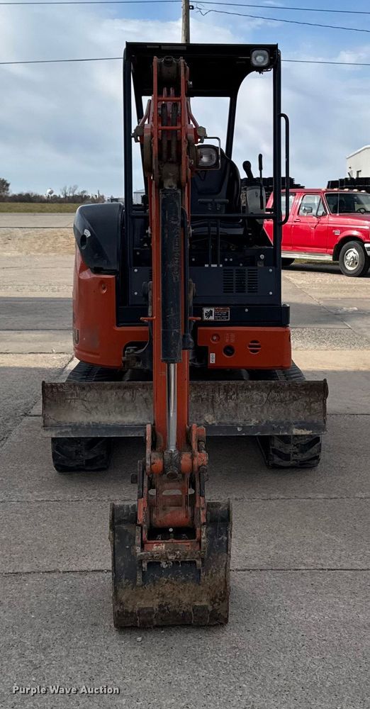 EXCAVADORA HITACHI ZX26U5N