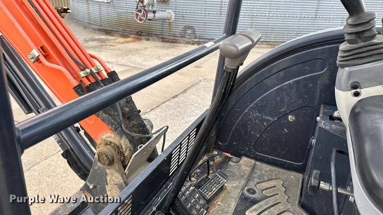 image for item EA2076 Hitachi ZX26U-5N mini excavator