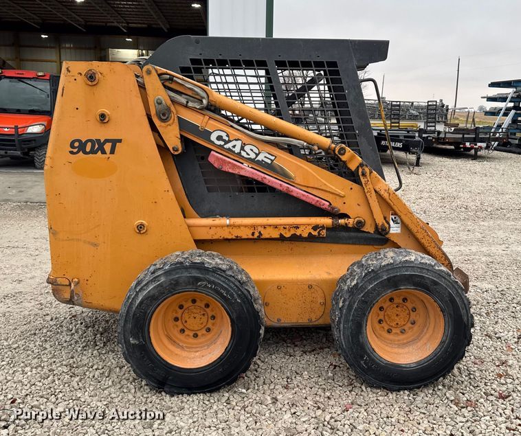 image for item EA2085 2004 Case 90XT skid steer loader