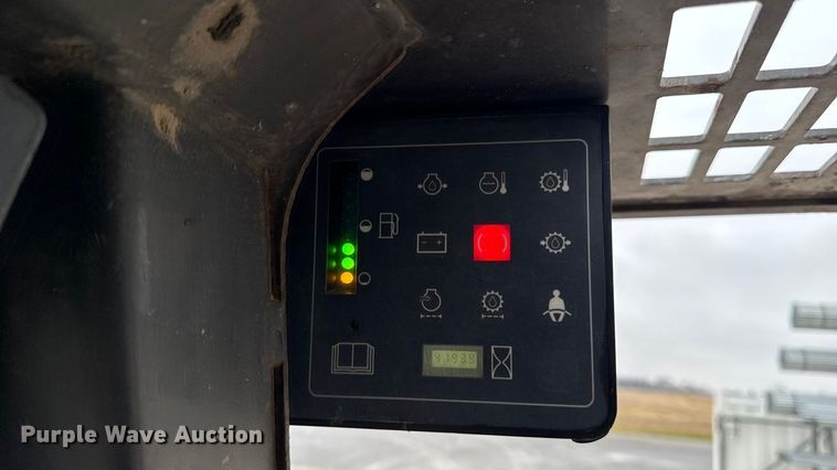 image for item EA2085 2004 Case 90XT skid steer loader