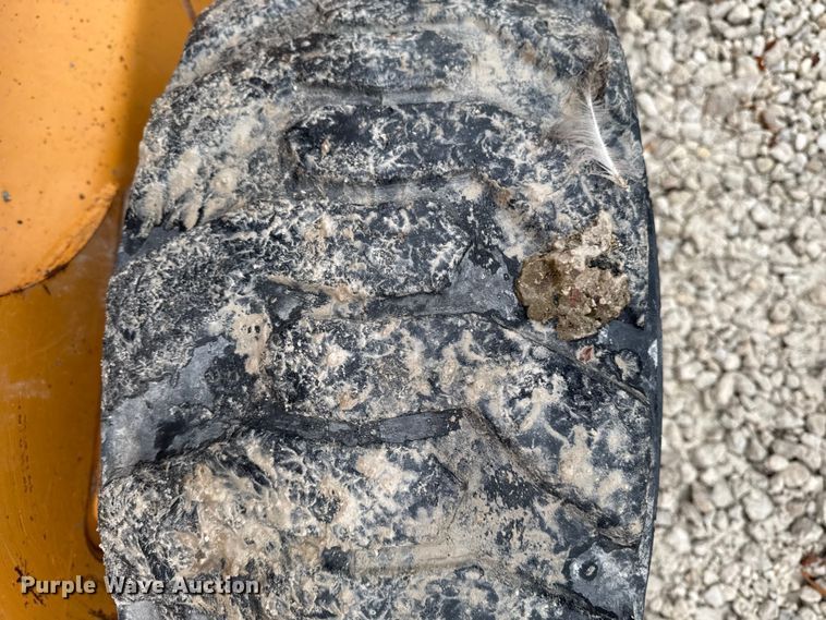 image for item EA2085 2004 Case 90XT skid steer loader