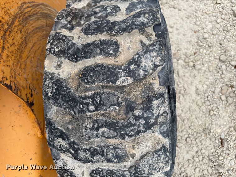 image for item EA2085 2004 Case 90XT skid steer loader