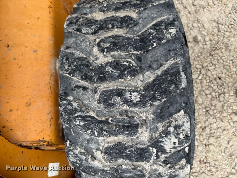 image for item EA2085 2004 Case 90XT skid steer loader