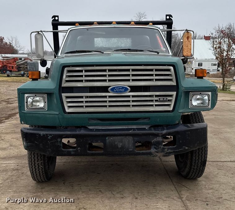 image for item EA2112 1994 Ford F700 dump truck