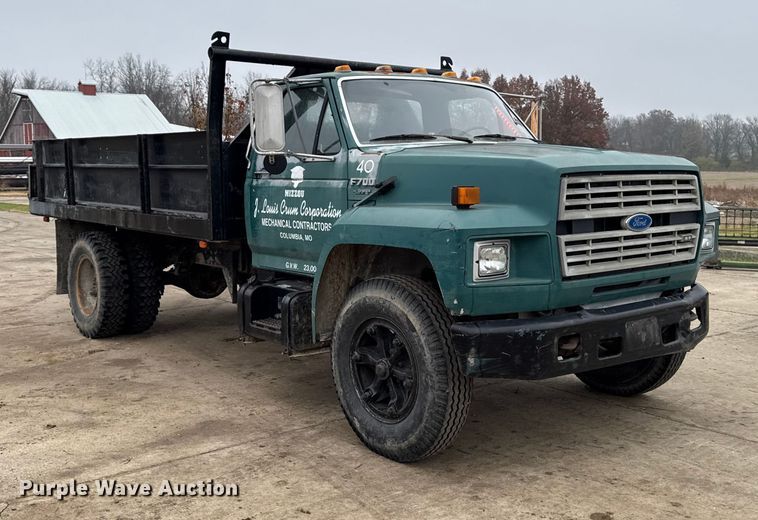 image for item EA2112 1994 Ford F700 dump truck