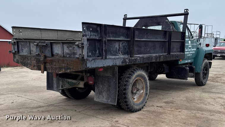 image for item EA2112 1994 Ford F700 dump truck