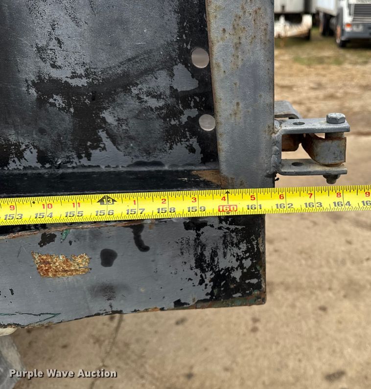 image for item EA2112 1994 Ford F700 dump truck