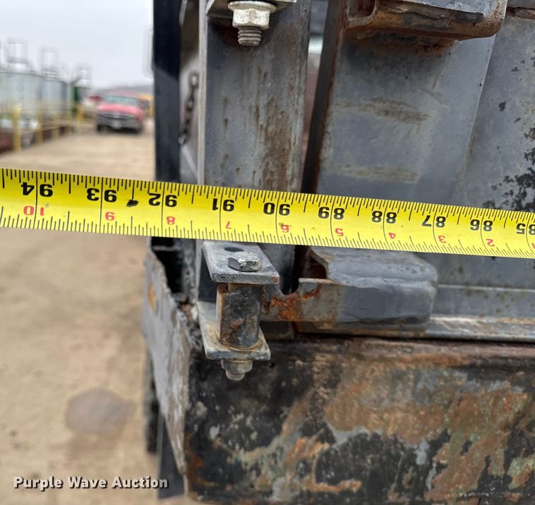 image for item EA2112 1994 Ford F700 dump truck