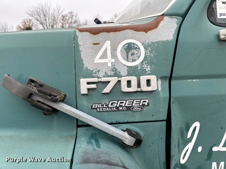 image for item EA2112 1994 Ford F700 dump truck