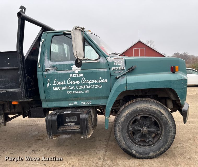 image for item EA2112 1994 Ford F700 dump truck