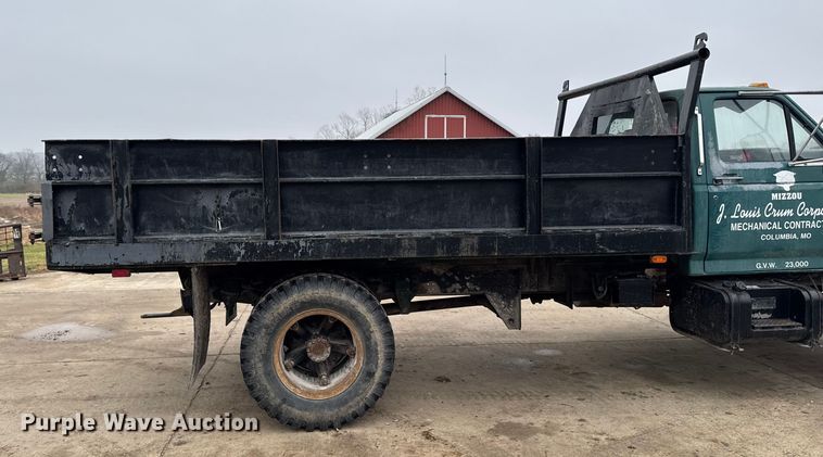 image for item EA2112 1994 Ford F700 dump truck