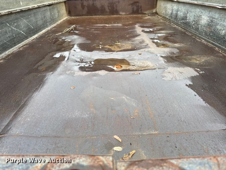 image for item EA2112 1994 Ford F700 dump truck