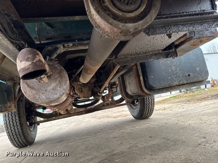 image for item EA2112 1994 Ford F700 dump truck