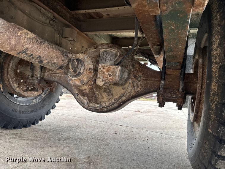 image for item EA2112 1994 Ford F700 dump truck