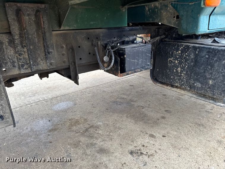 image for item EA2112 1994 Ford F700 dump truck