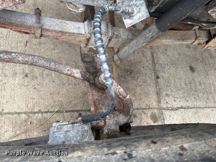 image for item EA2112 1994 Ford F700 dump truck