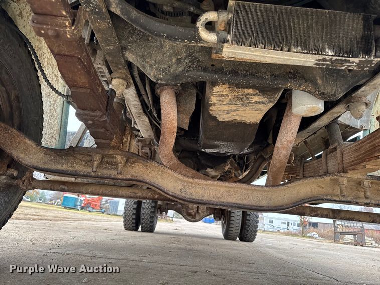 image for item EA2112 1994 Ford F700 dump truck