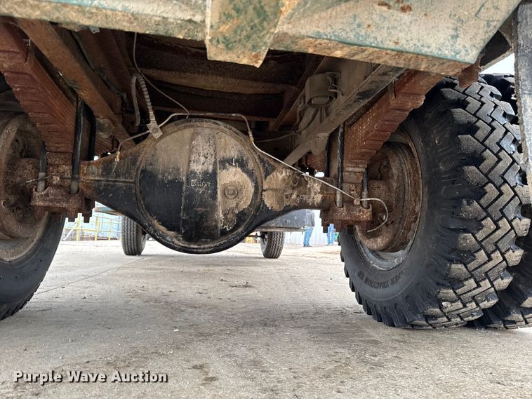 image for item EA2112 1994 Ford F700 dump truck