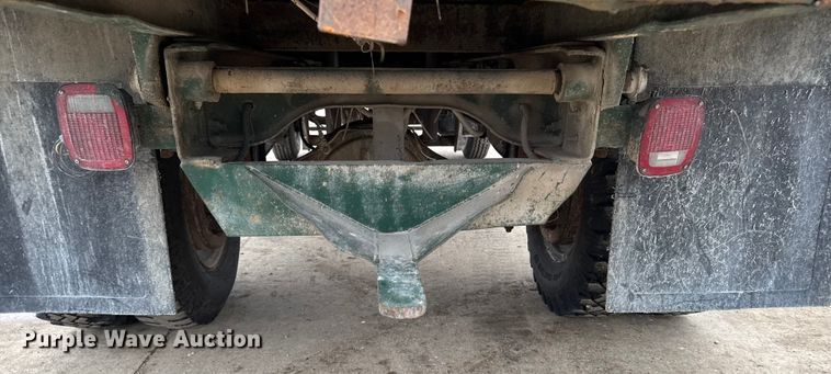 image for item EA2112 1994 Ford F700 dump truck
