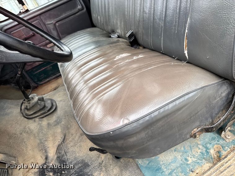 image for item EA2112 1994 Ford F700 dump truck