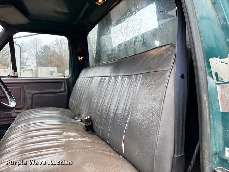 image for item EA2112 1994 Ford F700 dump truck