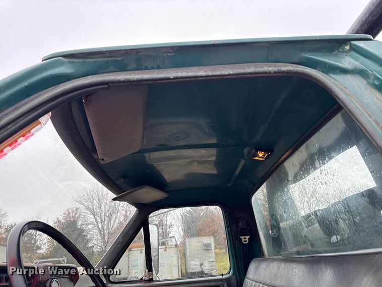 image for item EA2112 1994 Ford F700 dump truck