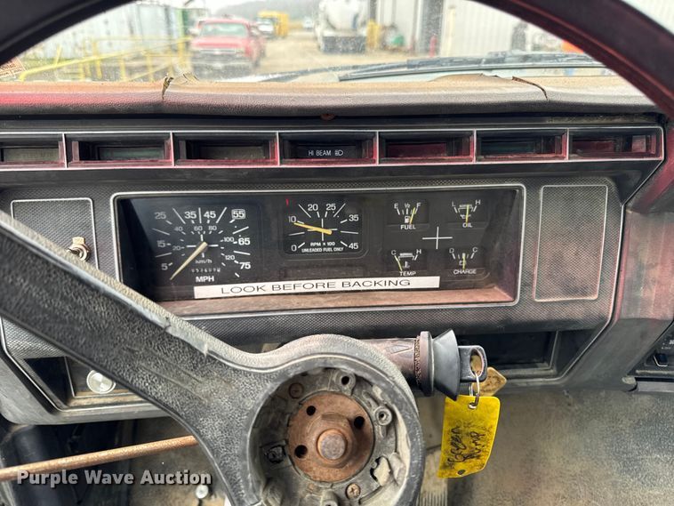 image for item EA2112 1994 Ford F700 dump truck