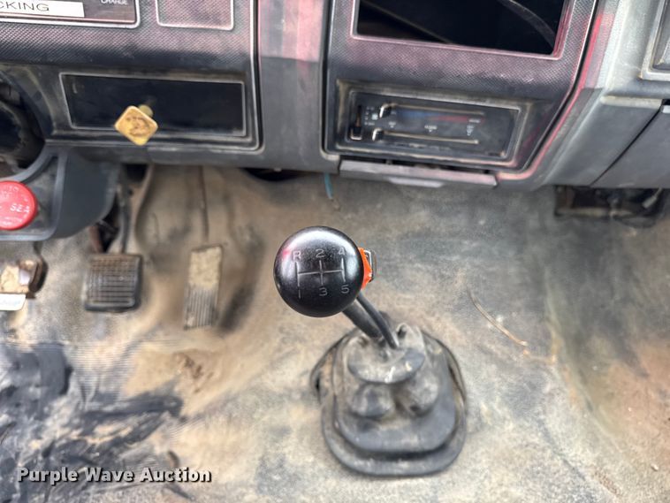 image for item EA2112 1994 Ford F700 dump truck