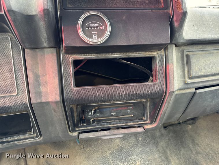 image for item EA2112 1994 Ford F700 dump truck