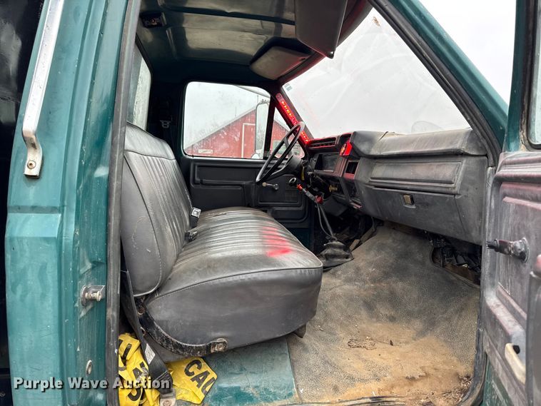 image for item EA2112 1994 Ford F700 dump truck