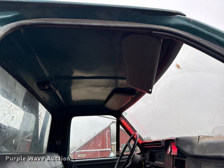 image for item EA2112 1994 Ford F700 dump truck