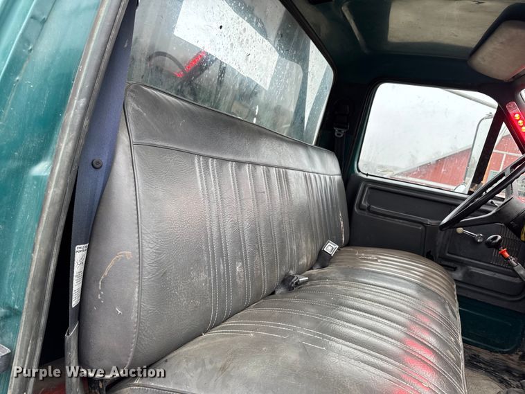 image for item EA2112 1994 Ford F700 dump truck