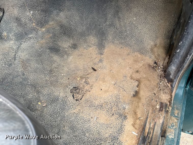 image for item EA2112 1994 Ford F700 dump truck