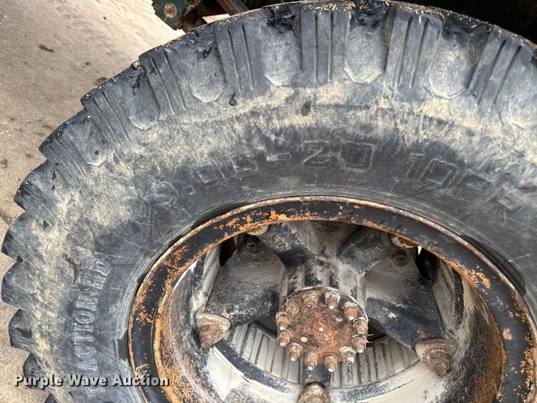 image for item EA2112 1994 Ford F700 dump truck