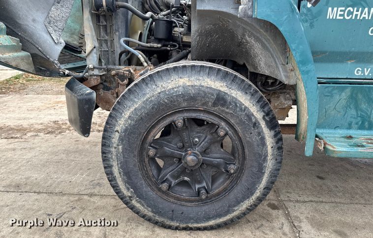 image for item EA2112 1994 Ford F700 dump truck