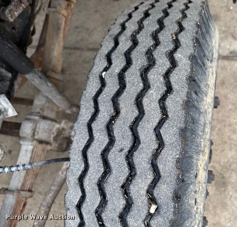 image for item EA2112 1994 Ford F700 dump truck