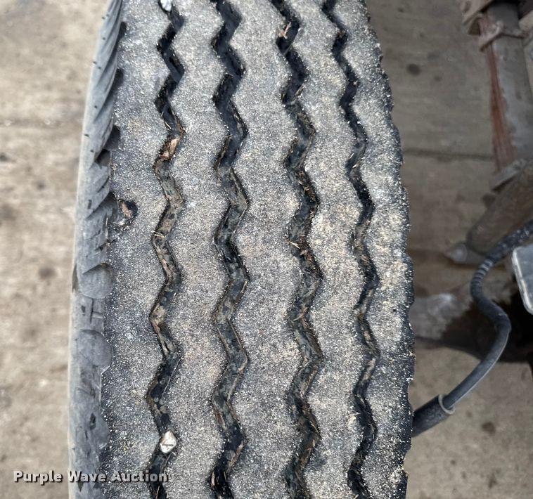 image for item EA2112 1994 Ford F700 dump truck