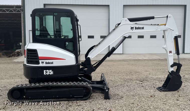image for item EA2123 2016 Bobcat E35i mini excavator