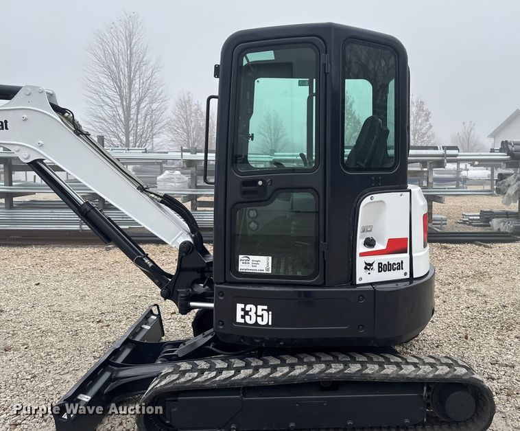 image for item EA2123 2016 Bobcat E35i mini excavator