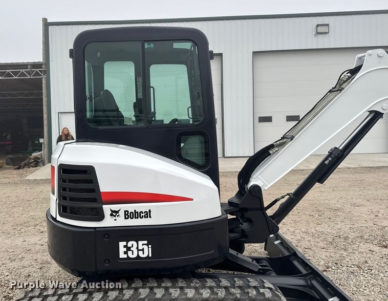 image for item EA2123 2016 Bobcat E35i mini excavator