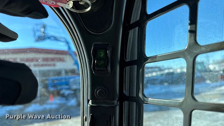 image for item EA2138 2014 Bobcat S530 skid steer loader